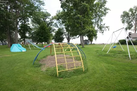 40 Surf, Huron, OH 44839 photo 9