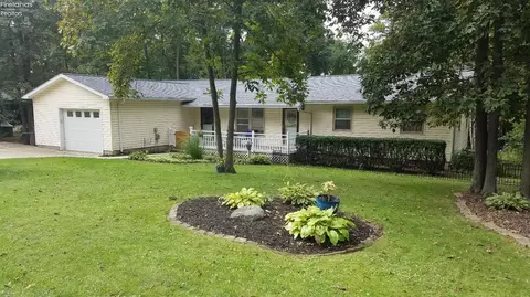 710 Holiday Dr, Willard, OH 44890 photo 1
