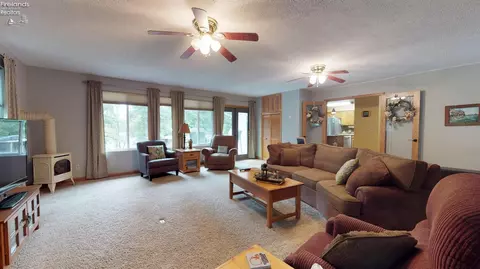 710 Holiday Dr, Willard, OH 44890 photo 10