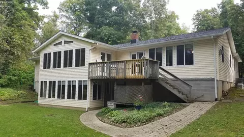 710 Holiday Dr, Willard, OH 44890 photo 4