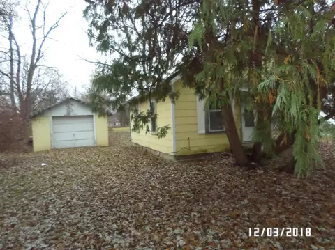 38 Pitt St, Norwalk, OH 44857 photo 2