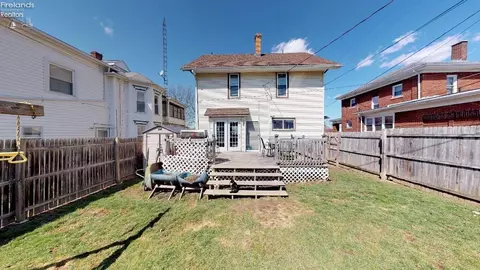 213 W Pearl St, Willard, OH 44890 photo 2