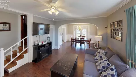 213 W Pearl St, Willard, OH 44890 photo 6