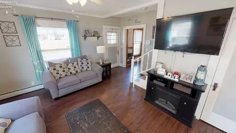 213 W Pearl St, Willard, OH 44890 photo 7