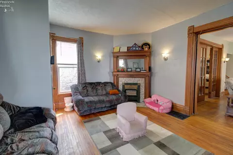 826 E Main St, Bellevue, OH 44811 photo 2