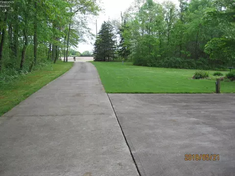 9404 Wikel Rd, Huron, OH 44839 photo 12