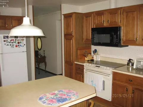 9404 Wikel Rd, Huron, OH 44839 photo 4