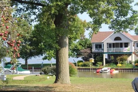 128 Wheeler Dr, Huron, OH 44839 photo 2