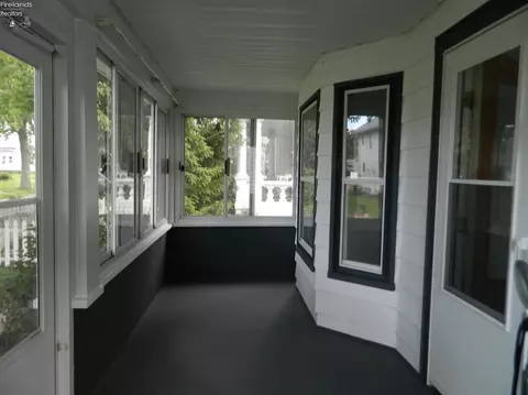 506 Euclid St, Willard, OH 44890 photo 3