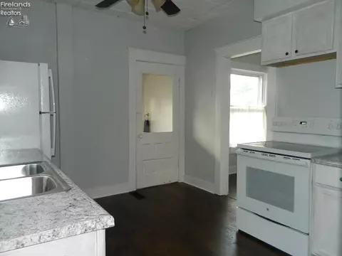 506 Euclid St, Willard, OH 44890 photo 12