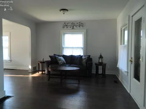 506 Euclid St, Willard, OH 44890 photo 7