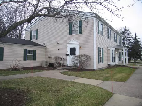 110 Fox Hill Ln, Elyria, OH 44035 photo 1