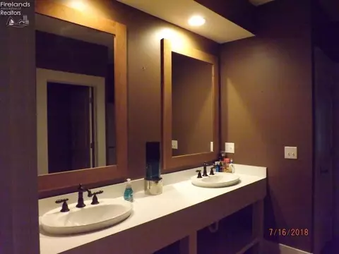 710 Linden Ln, Willard, OH 44890 photo 8
