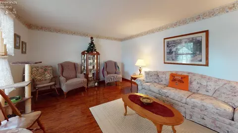807 Armstrong St, Willard, OH 44890 photo 5
