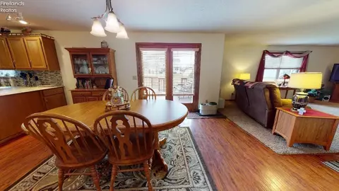 807 Armstrong St, Willard, OH 44890 photo 6