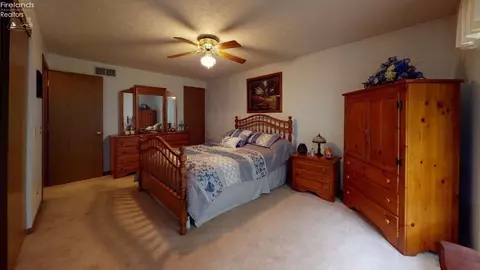 807 Armstrong St, Willard, OH 44890 photo 15