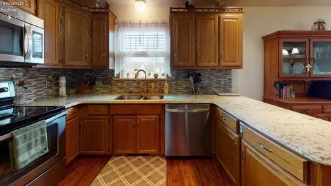 807 Armstrong St, Willard, OH 44890 photo 8