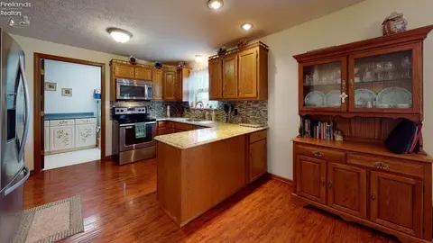 807 Armstrong St, Willard, OH 44890 photo 7