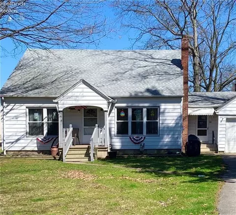1011 N Main St, Amherst, OH 44001
