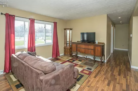 255 Windsor Dr, Elyria, OH 44035 photo 3