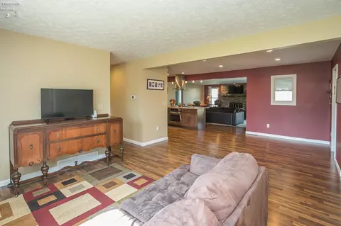 255 Windsor Dr, Elyria, OH 44035 photo 4