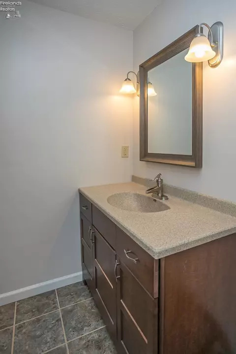 255 Windsor Dr, Elyria, OH 44035 photo 19