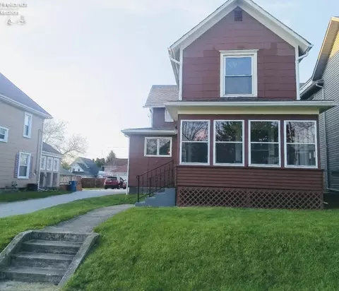 113 Spring St, Willard, OH 44890 photo 2
