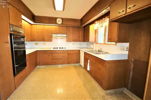 22 Brooklyn Hts, Monroeville, OH 44847 photo 3
