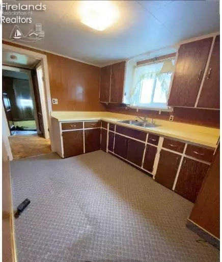 705 S Main St, Willard, OH 44890 photo 10