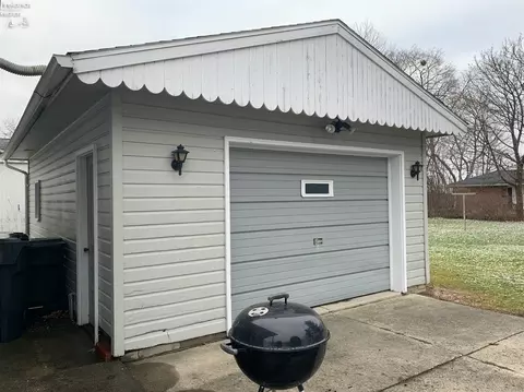 216 Brinker St, Bellevue, OH 44811 photo 4