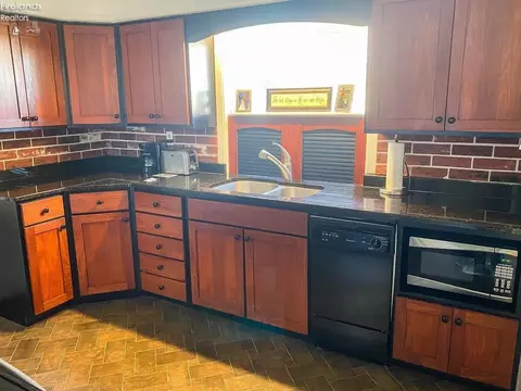 370 Coe, Tiffin, OH 44883 photo 9