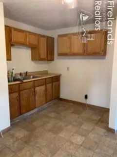 310 Keefer St, Willard, OH 44890 photo 5