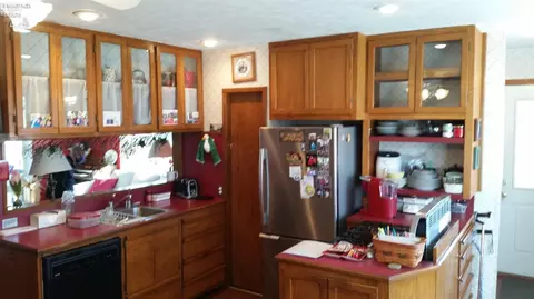 43 Pleasant St, Wakeman, OH 44889 photo 12