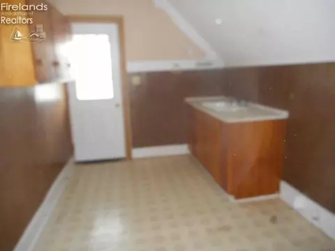 315 W Laurel St, Willard, OH 44890 photo 9