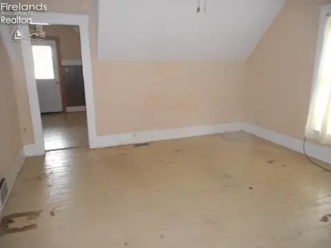 315 W Laurel St, Willard, OH 44890 photo 11