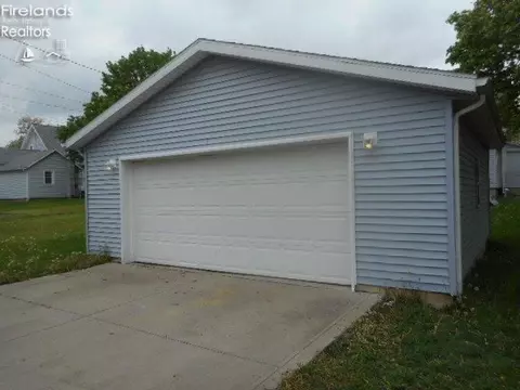 315 W Laurel St, Willard, OH 44890 photo 3