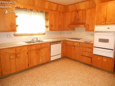 315 W Laurel St, Willard, OH 44890 photo 5