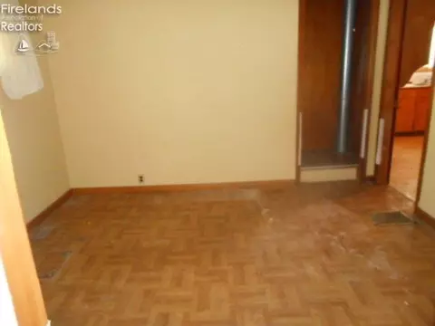 315 W Laurel St, Willard, OH 44890 photo 7