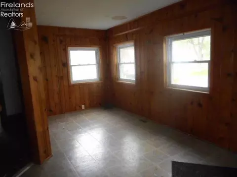 315 W Laurel St, Willard, OH 44890 photo 6