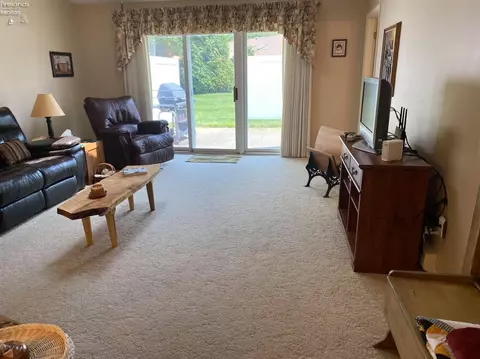 1003 Brittany Dr, Huron, OH 44839 photo 3