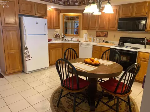 1003 Brittany Dr, Huron, OH 44839 photo 5