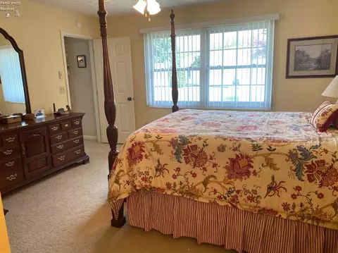 1003 Brittany Dr, Huron, OH 44839 photo 8