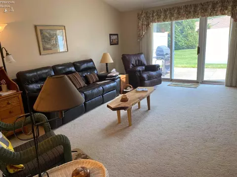 1003 Brittany Dr, Huron, OH 44839 photo 2