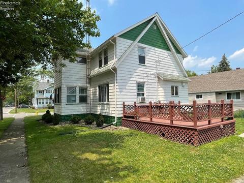 737 Clark St, Willard, OH 44890 photo 2