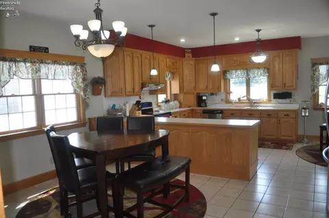 605 Cedar Dr, Willard, OH 44890 photo 4