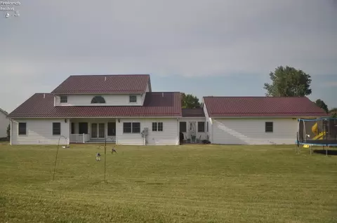 605 Cedar Dr, Willard, OH 44890 photo 2
