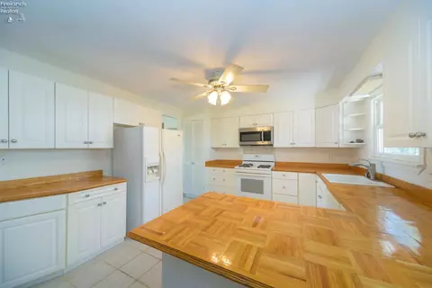 127 Cedar Point Rd, Sandusky, OH 44870 photo 11