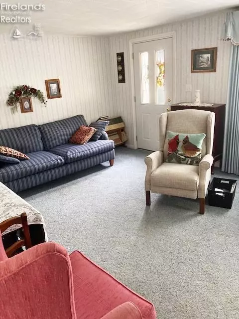 240 E Cherry St, Clyde, OH 43410 photo 5
