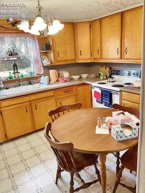 240 E Cherry St, Clyde, OH 43410 photo 13