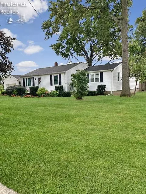 240 E Cherry St, Clyde, OH 43410 photo 2